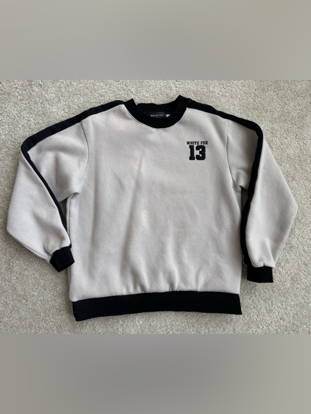 White Box“White Fox 13”Contrast-Trim Crewneck Sweatershirt-Taupe/Grey-ish& Black